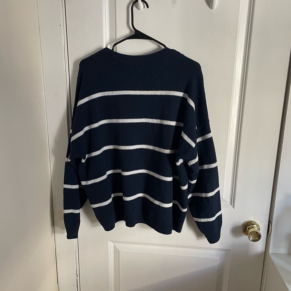American Eagle Outfitters Navy and White V-Neck Sweater - Picture 3 of 4